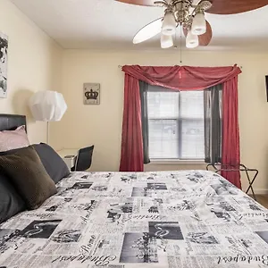 Homestay Contemporary Paradise W/ Private Bathroom, Nashville